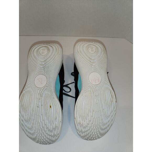 Athletic_Shoes